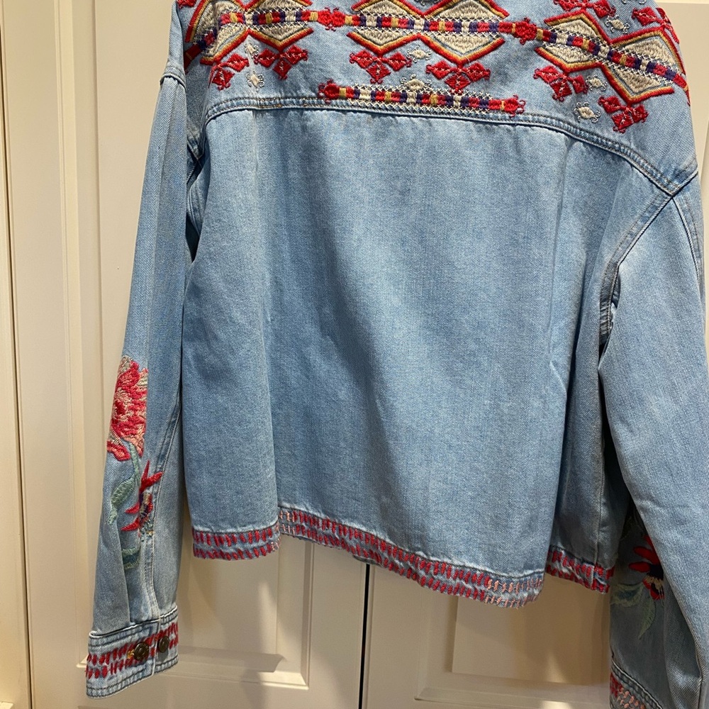 Johnny Was XL Embroidered Denim Jacket with Red Floral Accents - Picture 4 of 7